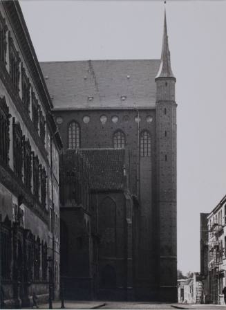 Scene of church [illegible cursive looks like "Jeor p Kirche Bismark / Weimar"].