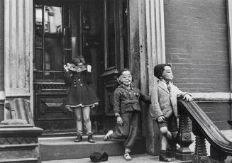 New York [Three kids with masks on stoop]