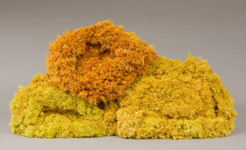 Sculptural mass made of bundles of yellow and orange thread.