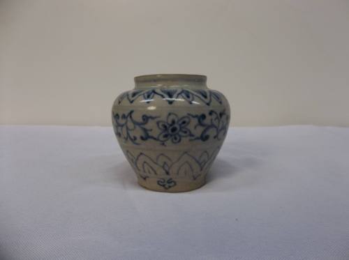 Guan-shaped Jarlet (with lotus petal and floral decoration)