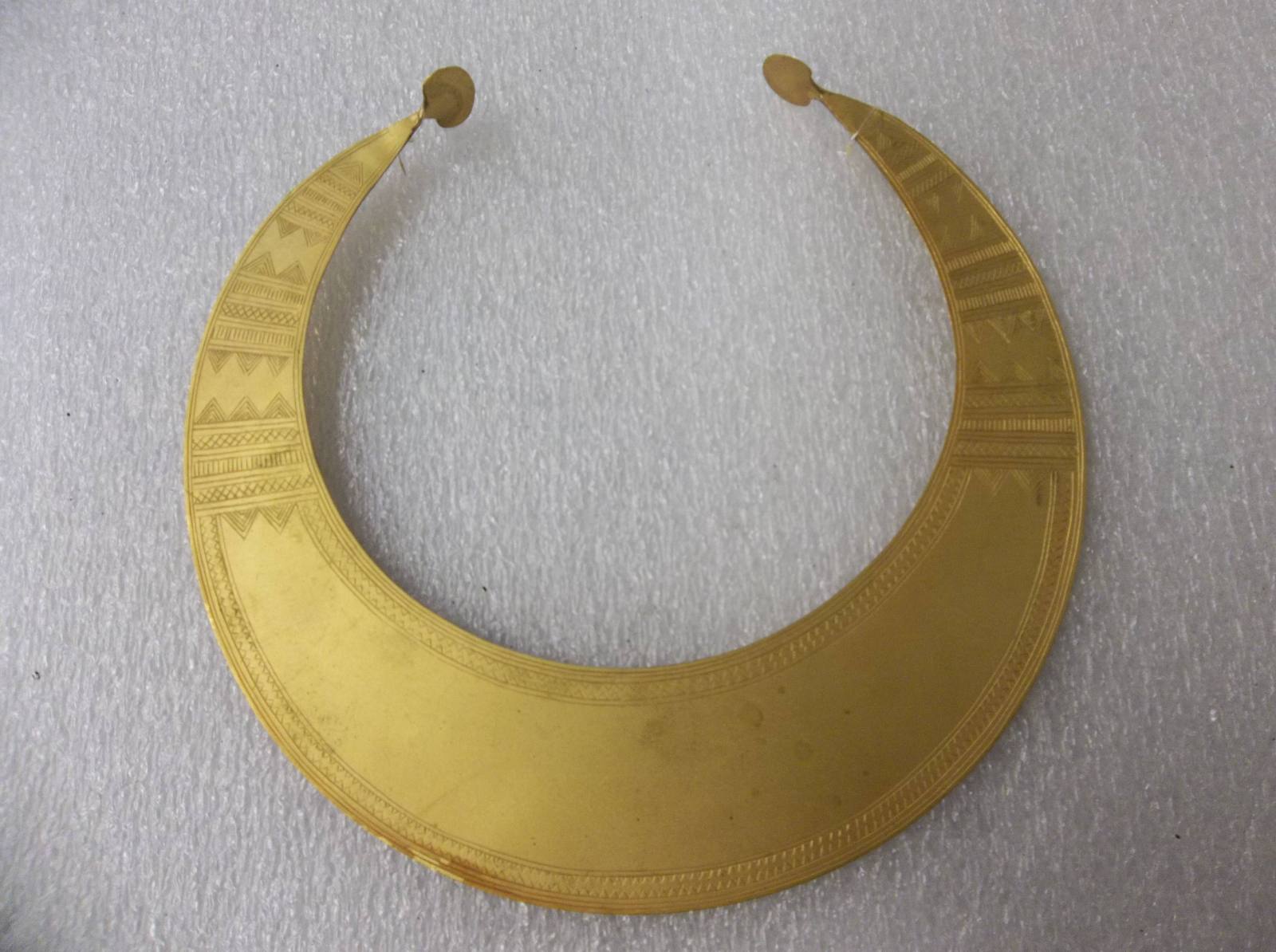 Gold Lunula